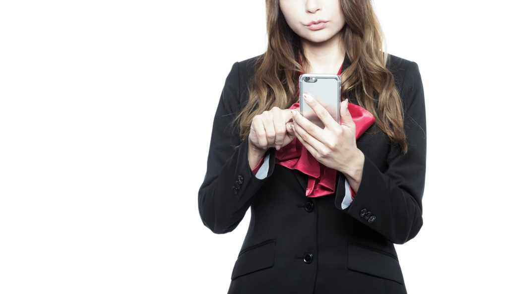 めん風邪引いたの!と面倒くさい男へドタキャン嘘メールを送信する女性